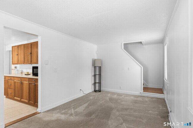 Building Photo - 1565 Byam Rd