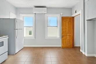 Building Photo - 310 Turner St