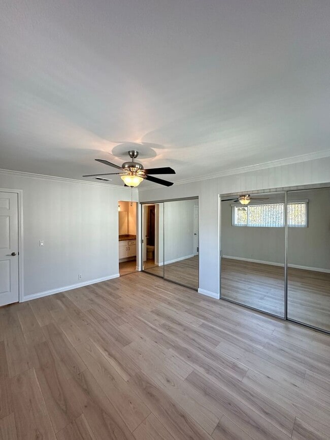 Building Photo - 3 Bedroom Tustin Condo - Recently Renovated - 2 Car Gar - Beautiful!!!!!