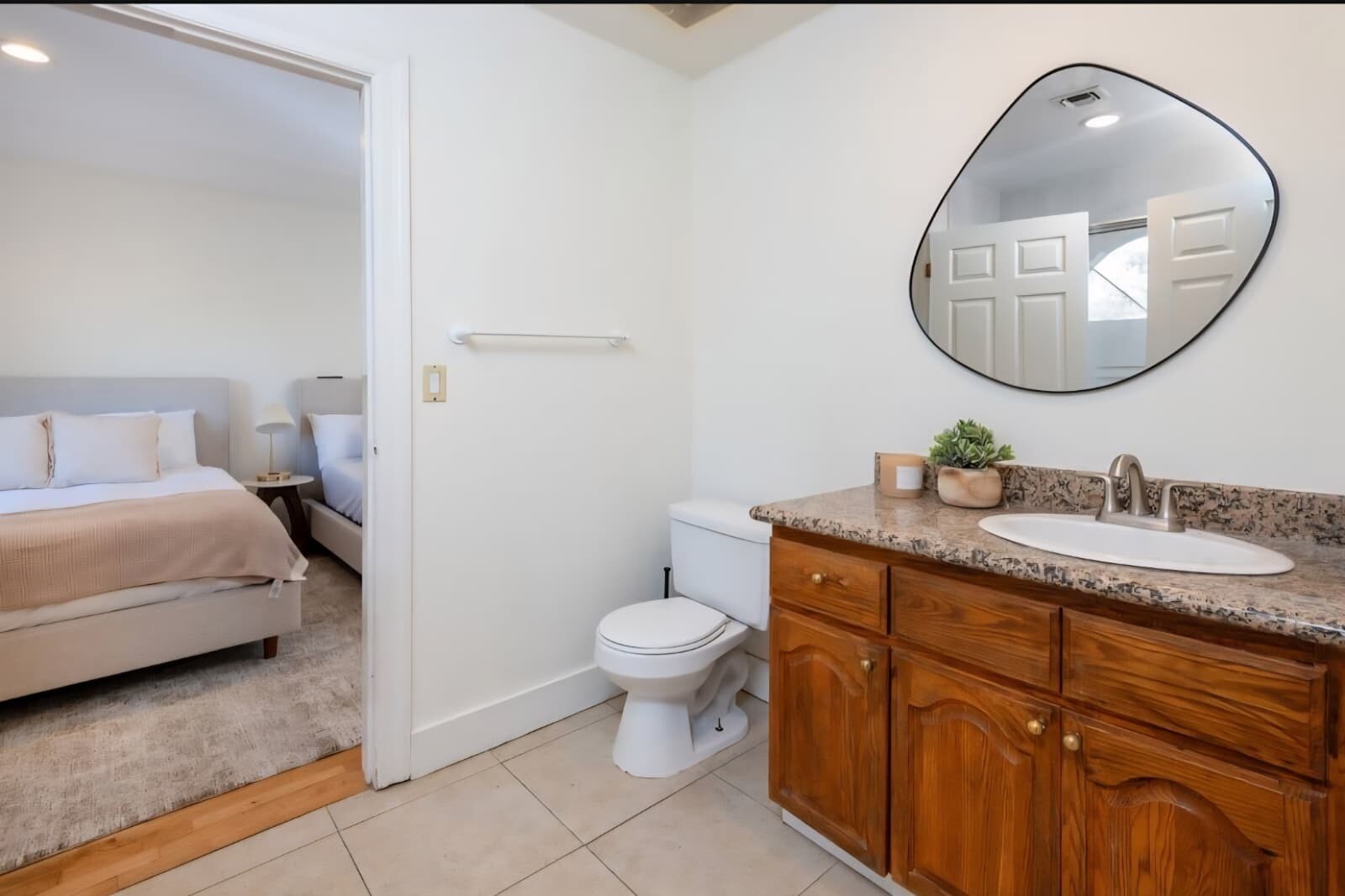 Building Photo - 525 N Orange Dr