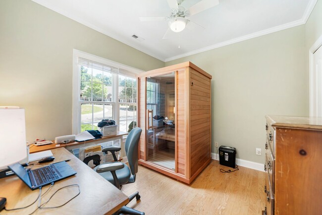 Building Photo - Available 07/10/26! Lovely 3 bedroom townhome close to the Eno River in Country Club Heights!
