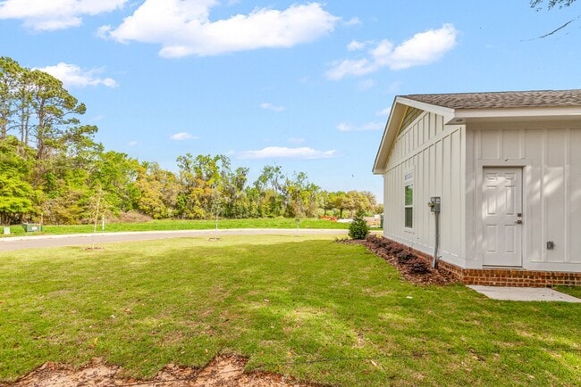 Building Photo - Great Southwood Home