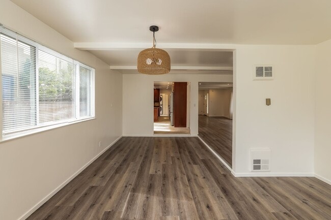 Building Photo - 3 Bedroom Home Available In Albany!