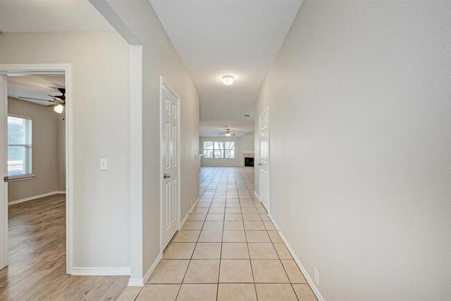 Building Photo - 2308 John Tee Dr