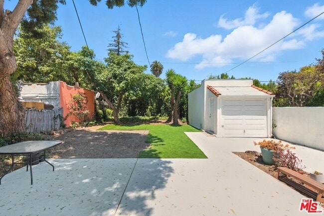 Building Photo - 2010 Glendon Ave