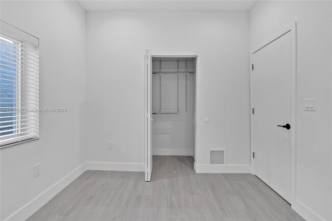 Building Photo - 1786 SW 9th St