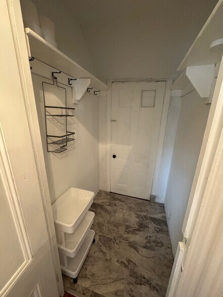 Building Photo - 17 Whitman Ave