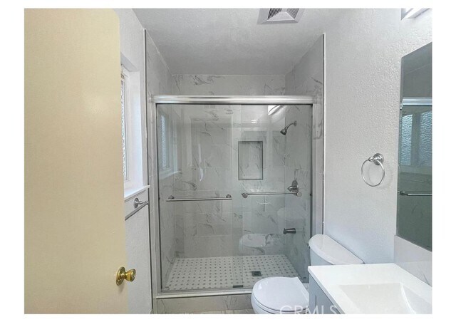 Building Photo - 2231 Lerona Ave