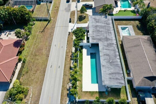 Building Photo - 4524 Riverwood Ave