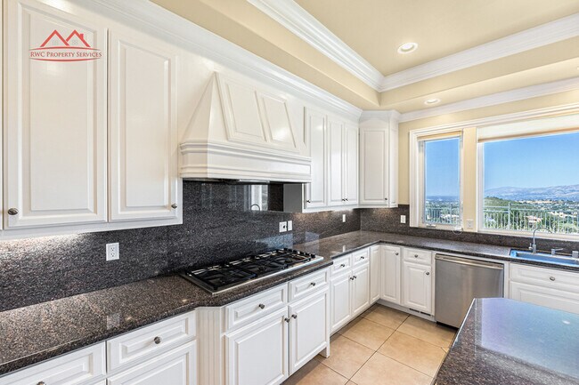 Building Photo - 5662 Country Club Pkwy