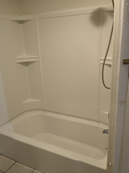 Building Photo - 773 Savin Ave