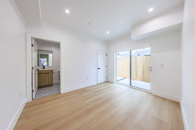 Building Photo - 1013 S Citrus Ave