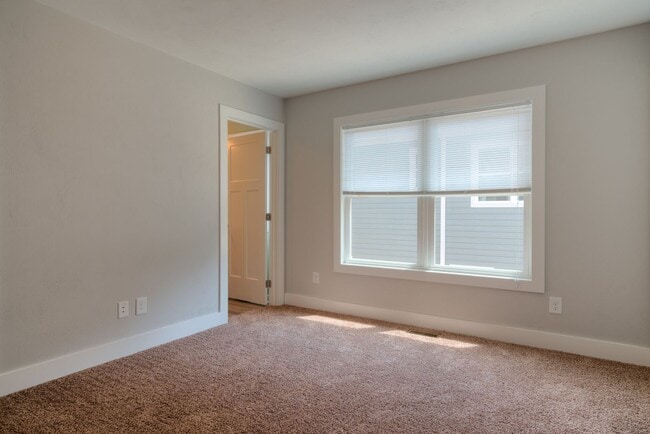 Building Photo - Uptown Village- 3 BR 3.5 Bath Townhome