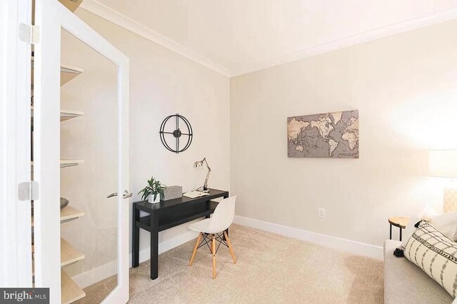 Building Photo - 815 N Patrick St