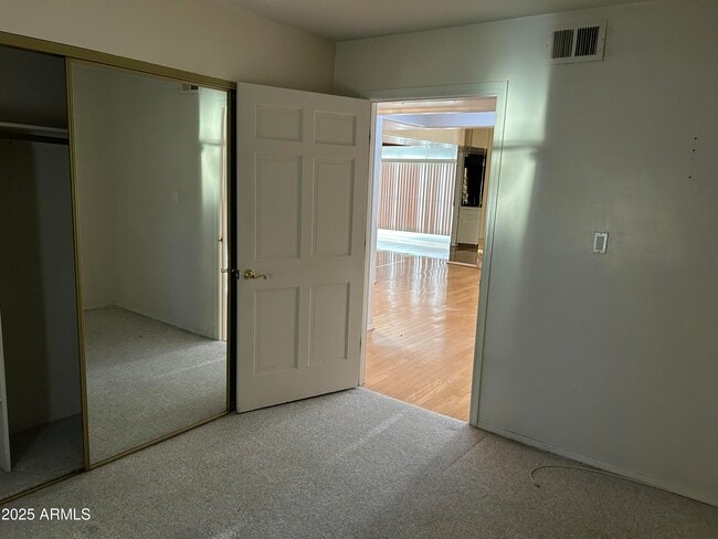 Building Photo - 5736 N 25th St