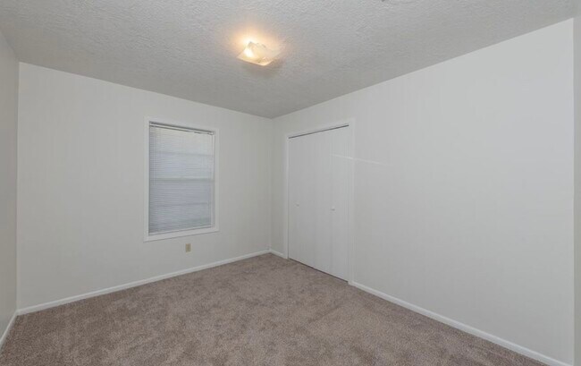 Building Photo - 1415 Holik Dr