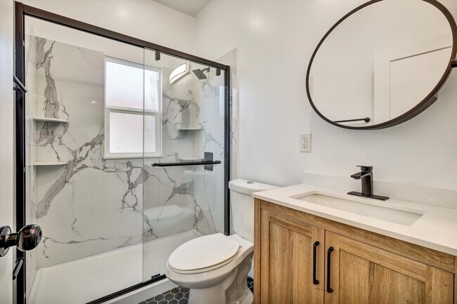 Building Photo - Furnished 3-Bedroom Apartment for 5 – Shar...