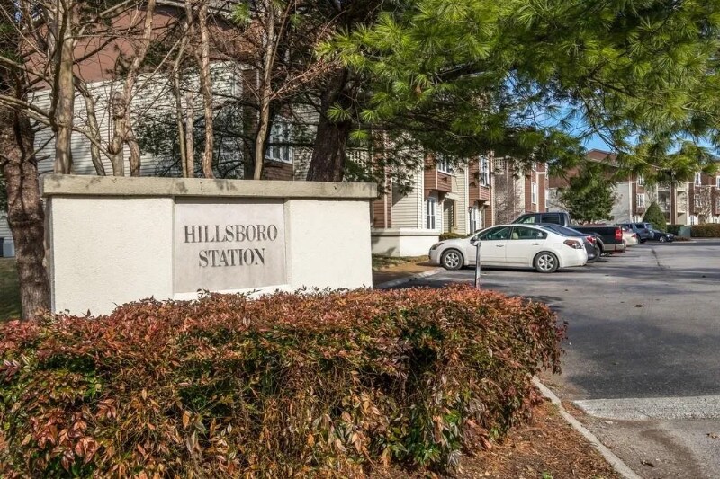 Building Photo - 262 Hillsboro Pl