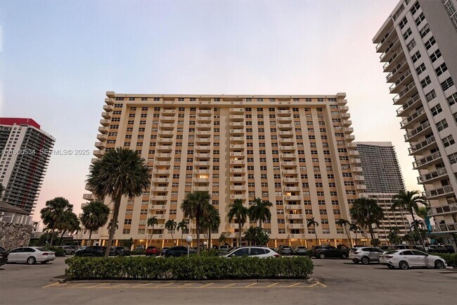 Building Photo - 1833 S Ocean Dr