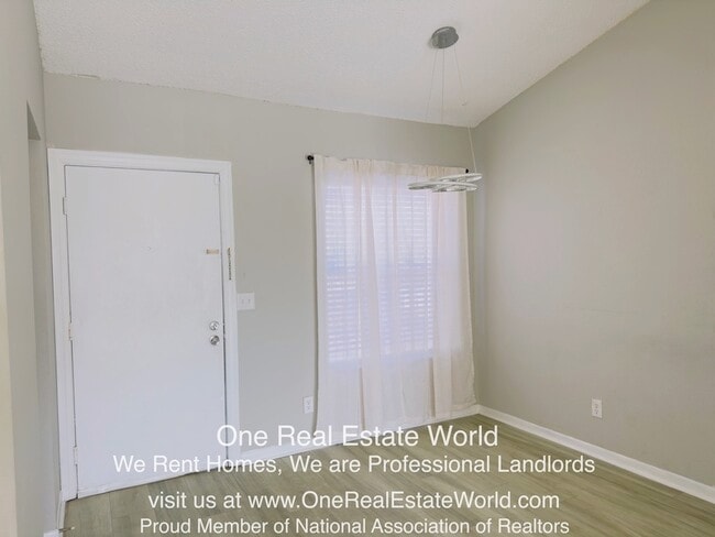 Building Photo - 2504 Woodgate Blvd