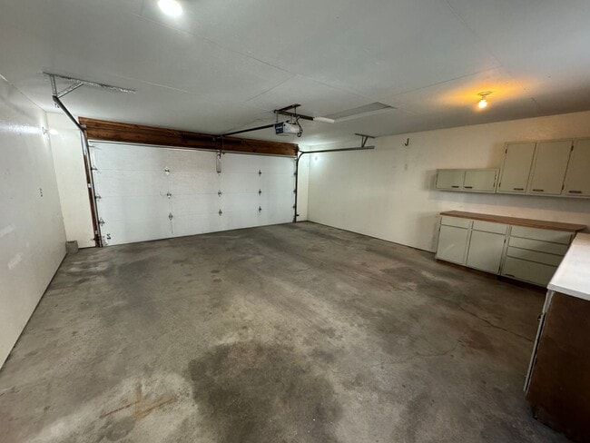 Building Photo - Beautiful Updated Home