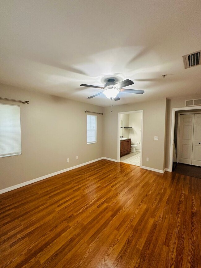 Building Photo - Beautiful 2/2 in Allen's Park available NOW