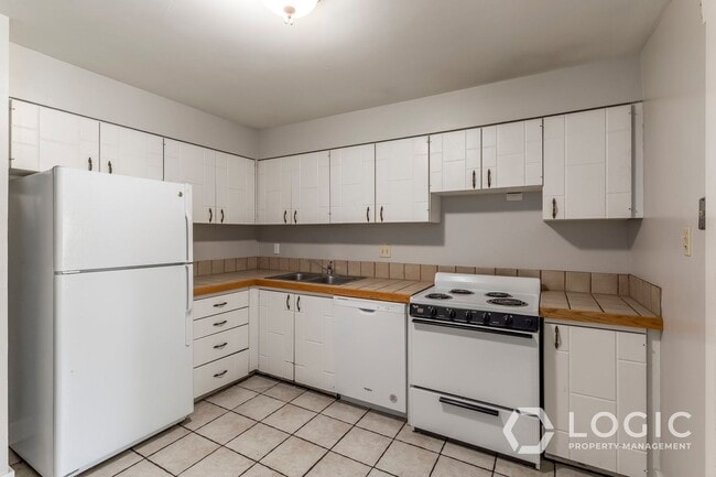 Building Photo - 240 E 400 N