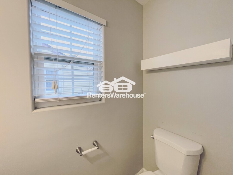 Building Photo - 3417 Peronne Ave