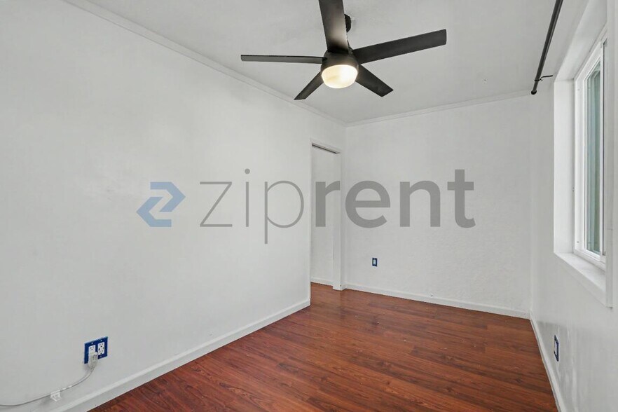 Building Photo - Unit Single bedroom