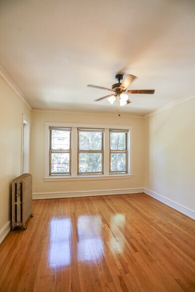 Building Photo - 1361 W Greenleaf Ave