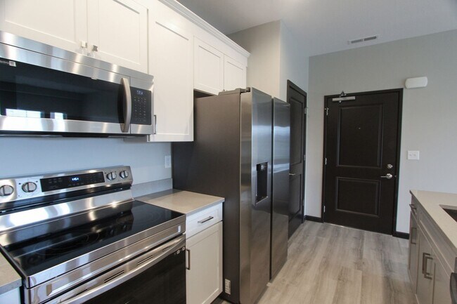 Building Photo - 2 Bed, 2 Bath Apartment in PRIME location!