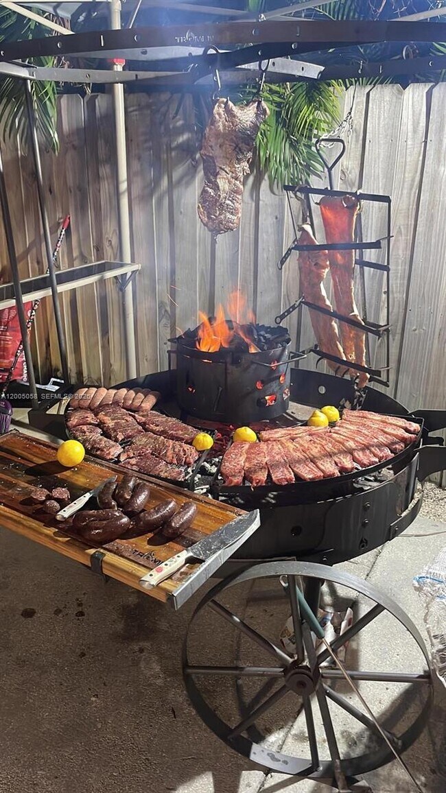 Building Photo - 2911 Monroe St