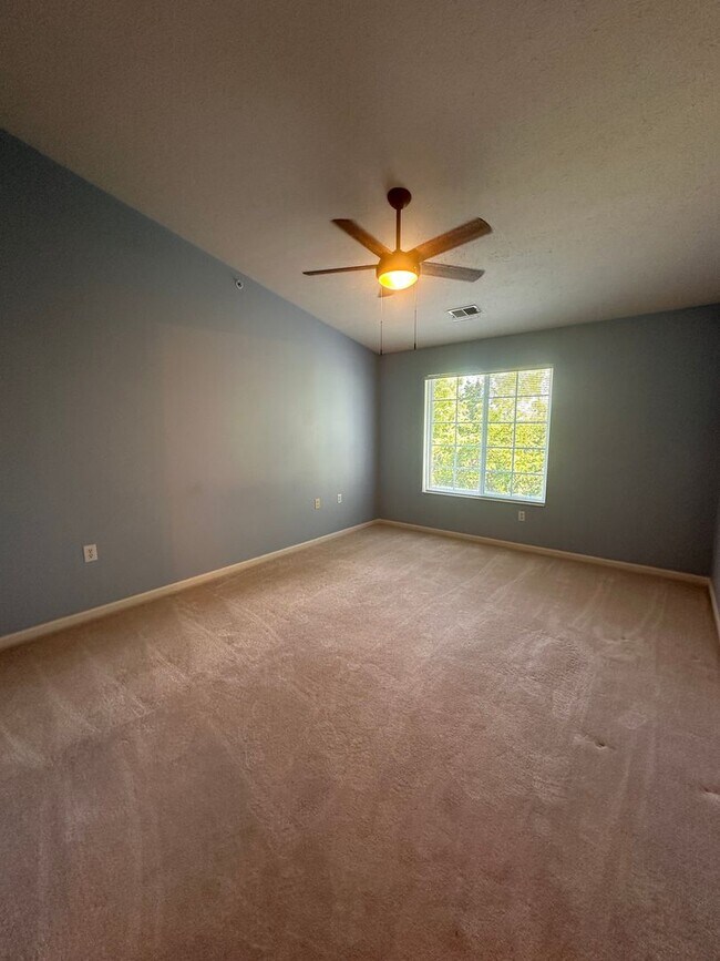 Building Photo - Spacious 2BR Condo with Flex Space & Private Balcony in Crestwood’s Madison Park