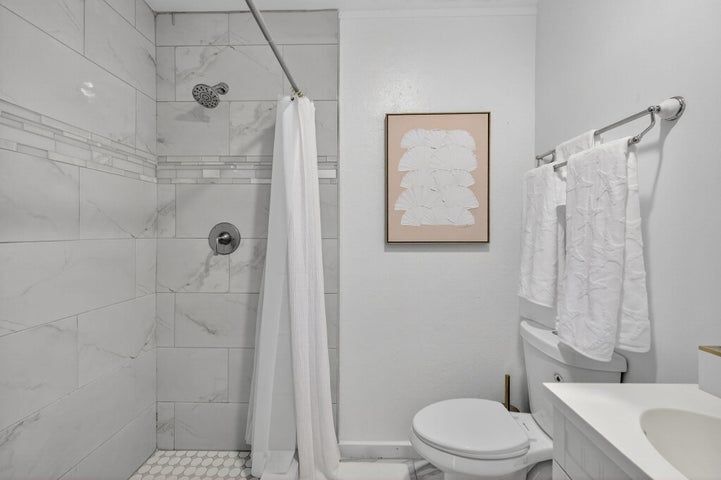 Building Photo - 1317 NE 1st Ave.