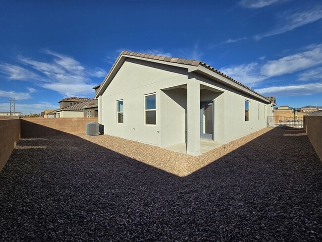 Building Photo - 3850 Chitalpa