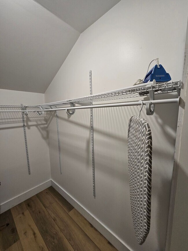 Building Photo - Full Furnished 2 Bed/1 Bath with Utilities Included