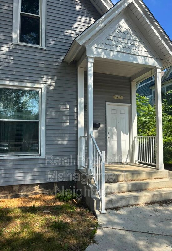 Building Photo - 1717 Plainfield Ave NE