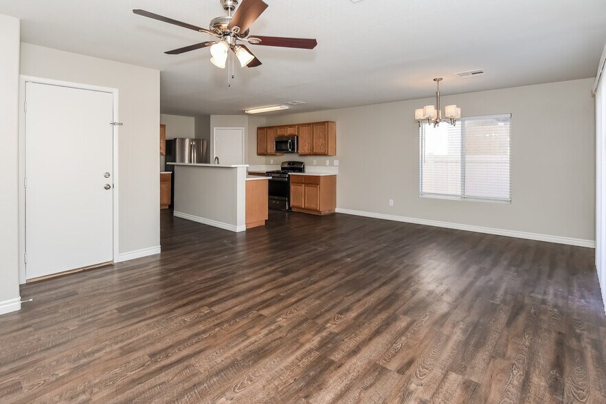 Building Photo - 1110 Cliffbrook Hedge Ave