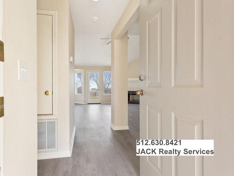 Building Photo - 115 Bell Meadows Dr