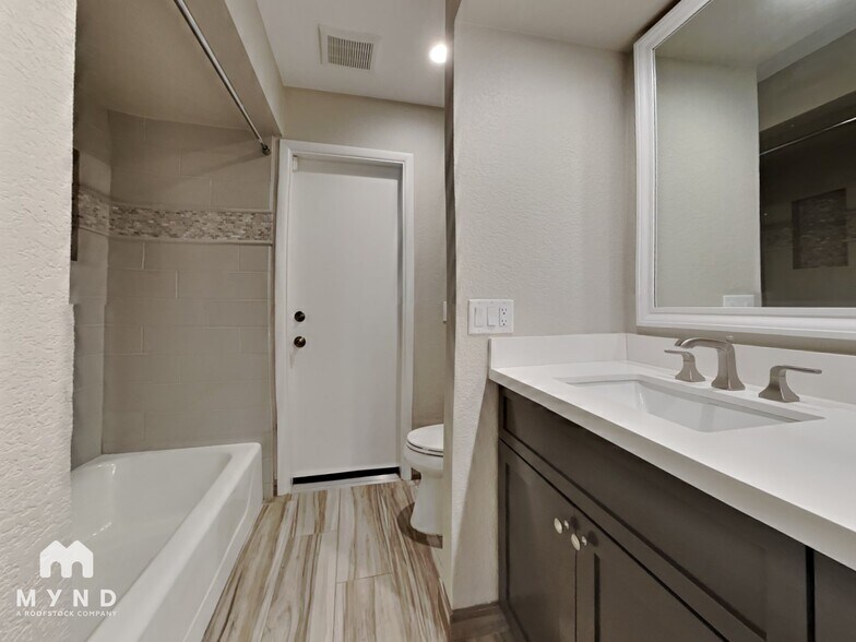 Building Photo - 15811 E Richwood Ave