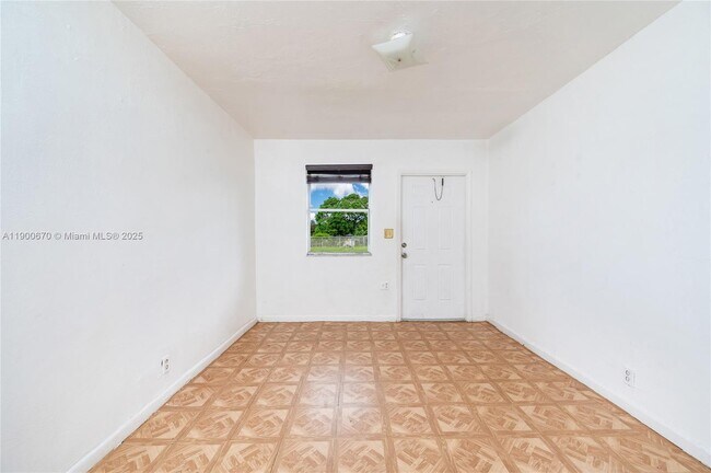 Building Photo - 10015 SW 170th Terrace