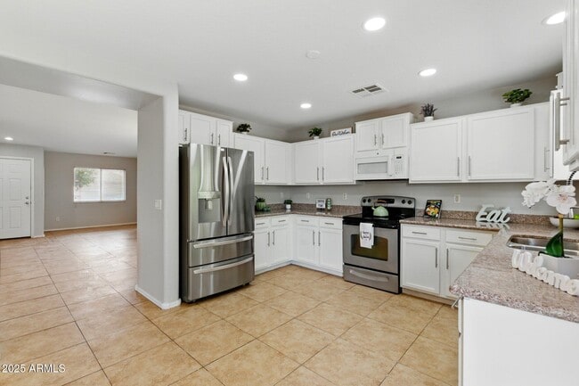 Building Photo - 11546 W Schleifer Dr