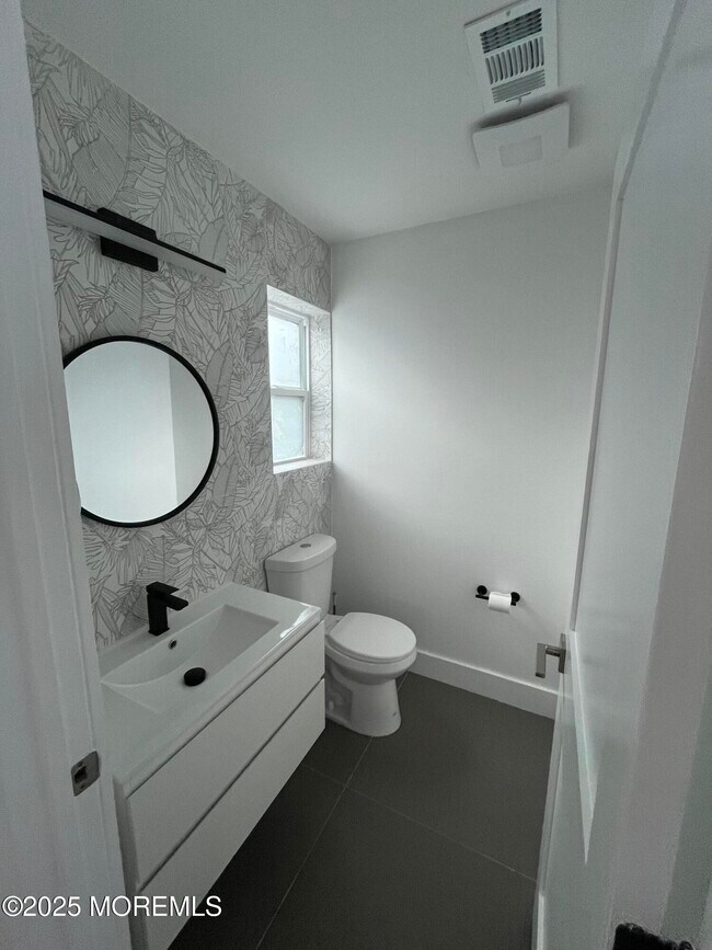 Building Photo - 208 Lockwood Pl