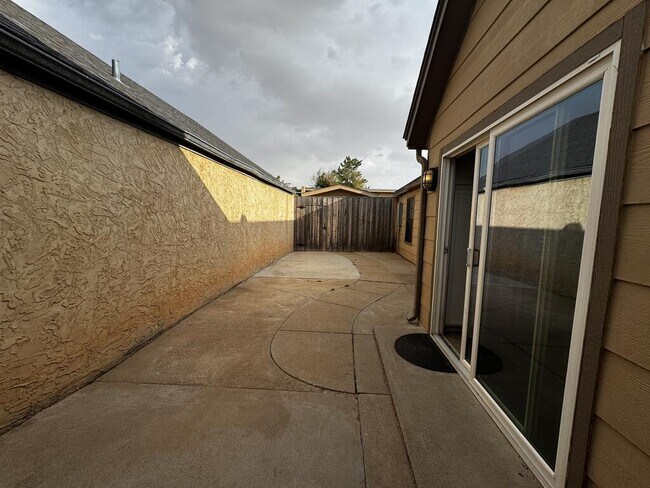 Building Photo - 3611 Monclave Dr