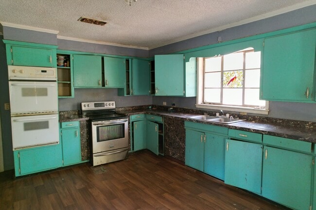 Building Photo - 460 Rogers St NW