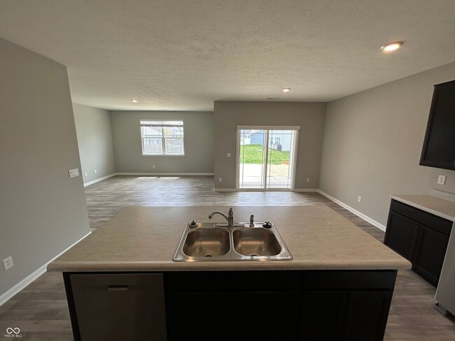 Building Photo - 1861 Fairmount Dr