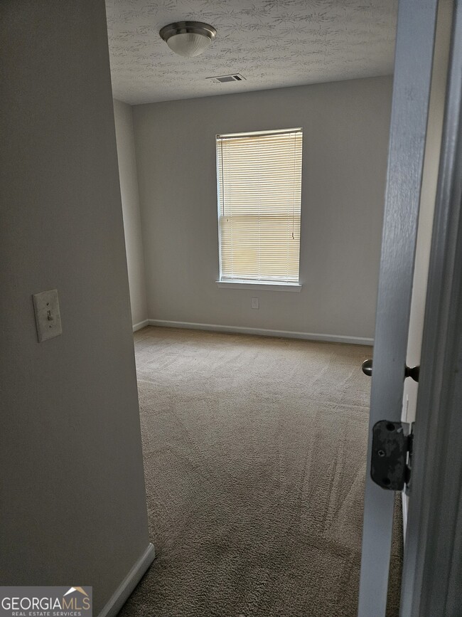 Building Photo - 6416 Ellenwood Dr