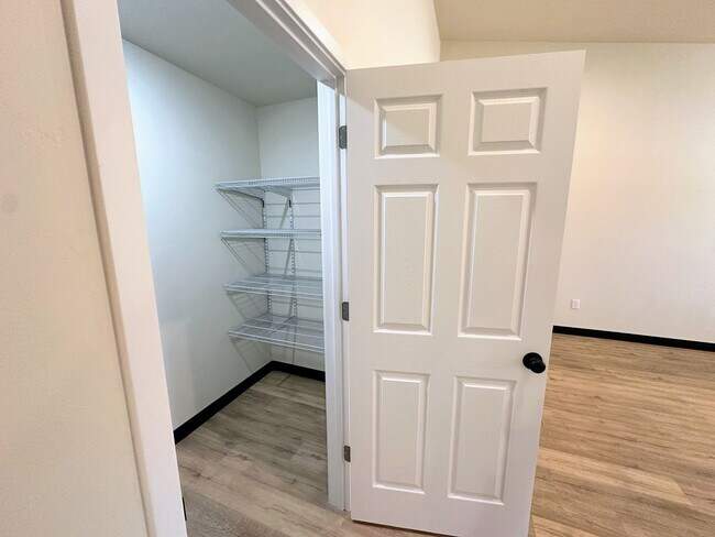 Building Photo - 1201-1203 Atrium Ct