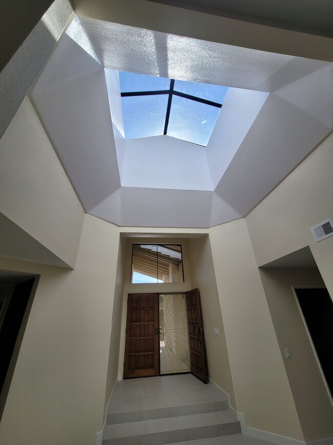 Building Photo - 462 Avenida Adobe