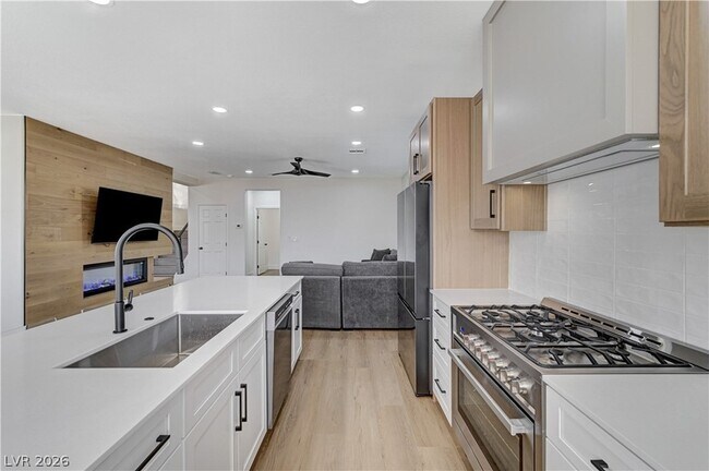 Building Photo - 1317 Fox Acres Dr